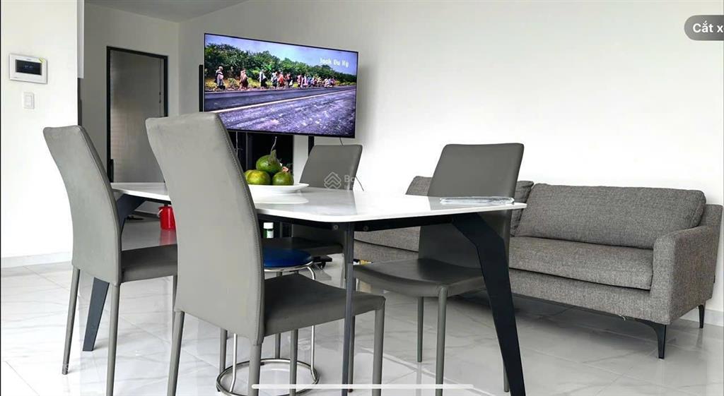 Bán 3pn precia giá 8tỷ, đã có sổ.dt 101m2  0911 121 *** my