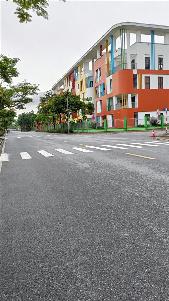 Đất long biên 140m2 lô góc, 3 mặt thoáng oto gđ đỗ cửa cách oto tránh 50m