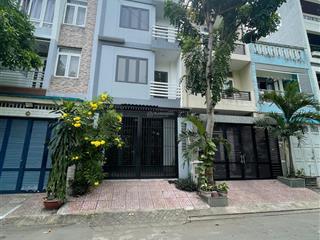 Bán gấp căn nhà 3 tầng view công viên, vị trí cực đẹp, ngay đh văn lang, đặng thuỳ trâm, bình thạnh