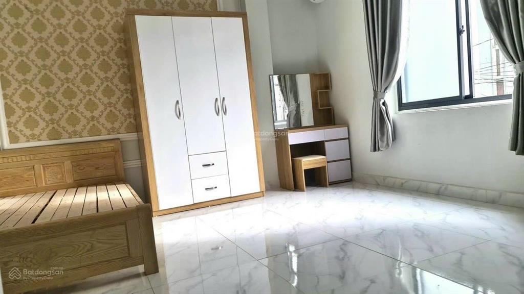 Bán gấp nhà đẹp đặng thùy trâm, 3 tầng, 4 pn, đi bộ 200m tới trường đh văn lang cs3, đường rộng 12m