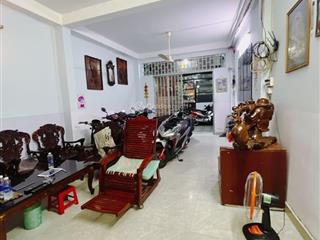 Căn hộ dịch vụ cho thuê cách mặt tiền đúng 1 căn.
diện tích 110m2 (3,28*28m). nở hậu 5,8m