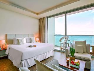 Chủ cần bán gấp căn 2pn à la carte, tầng cao view biển mỹ khê đà nẵng, sổ hồng sẵn, full nội thất
