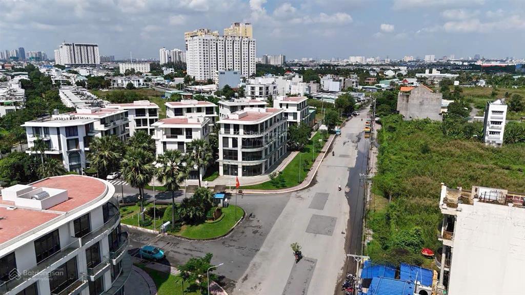 Nhà đẹp bưng ông thoàn, 4 tầng full nội thất,  e công 0918 290 ***