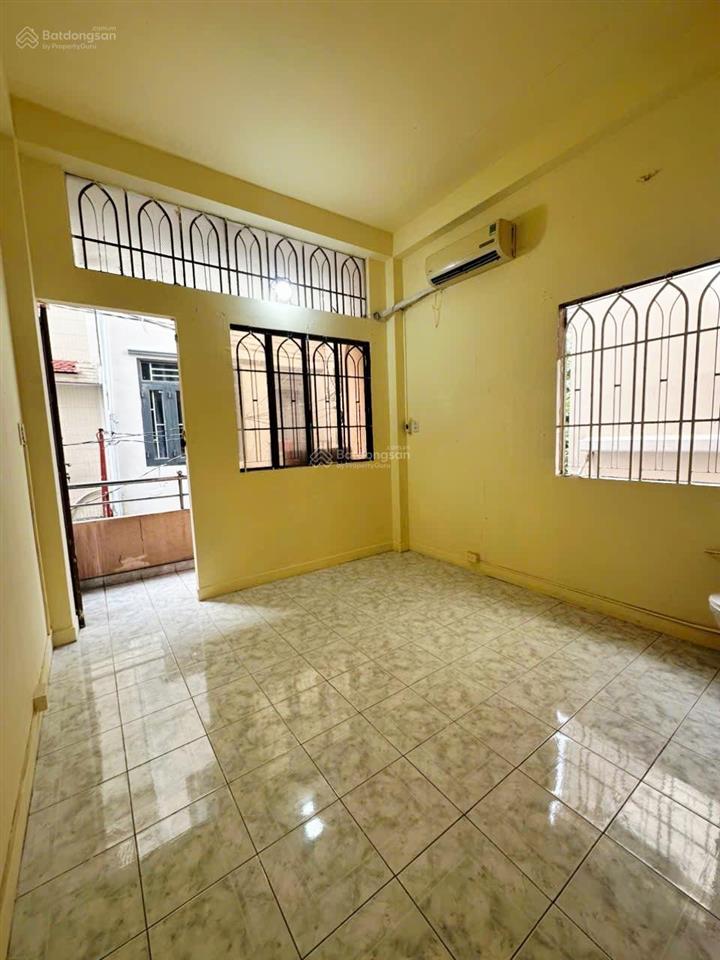 Cho thuê phòng q10.rộng rãi thoải mái.cửa sổ .tolet riêng.mới keng.2tr600