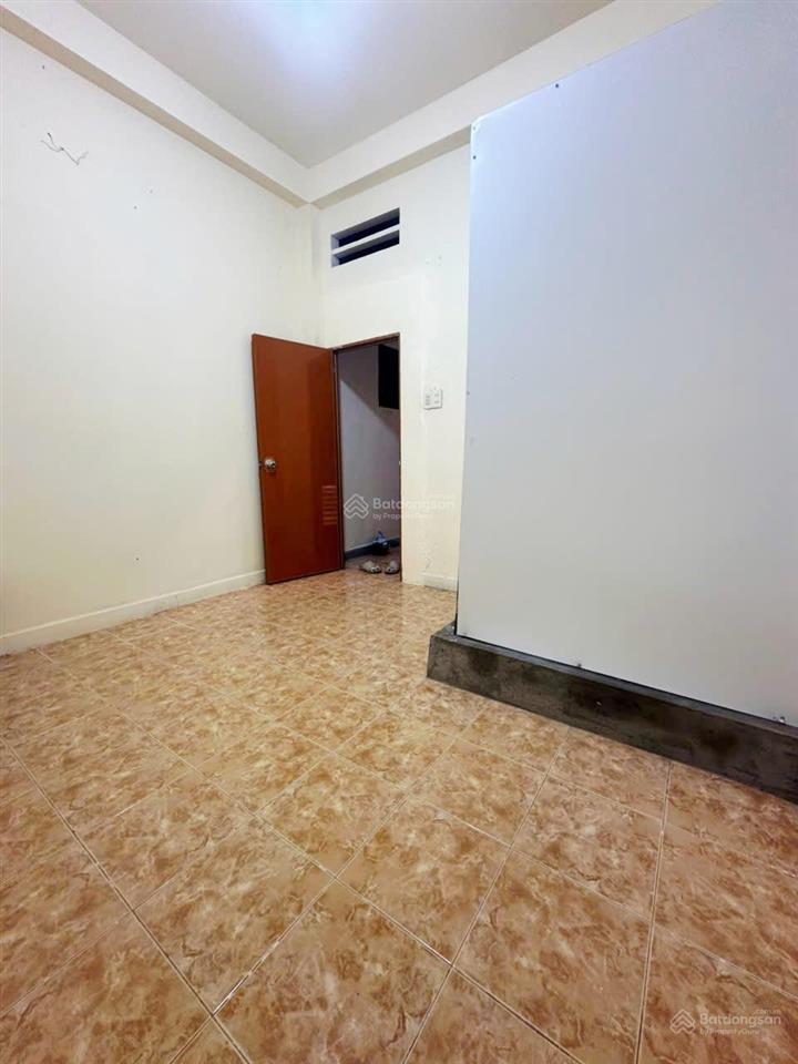 Cho thuê phòng q10.rộng rãi thoải mái.cửa sổ .tolet riêng.mới keng.2tr600