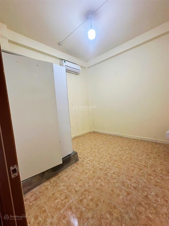 Cho thuê phòng q10.rộng rãi thoải mái.cửa sổ .tolet riêng.mới keng.2tr600