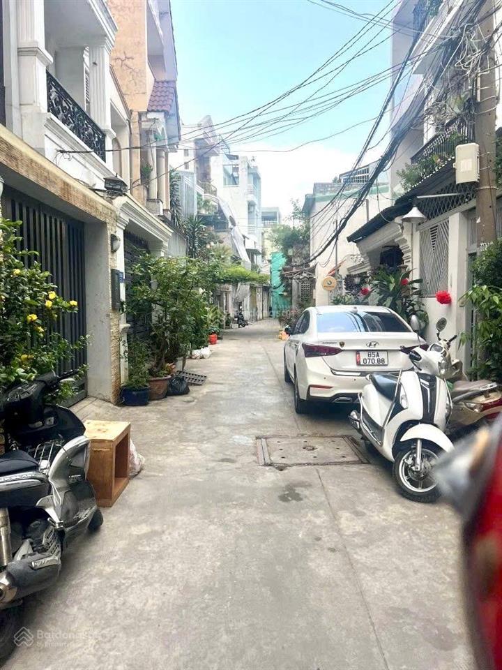 Gấp bán "11 tỷ giảm về 9.5 tỷ" (chỉ 105tr/m2)  bán nhanh nhà 3 tầng 90m2 (4m x 23m)  hẻm xe hơi