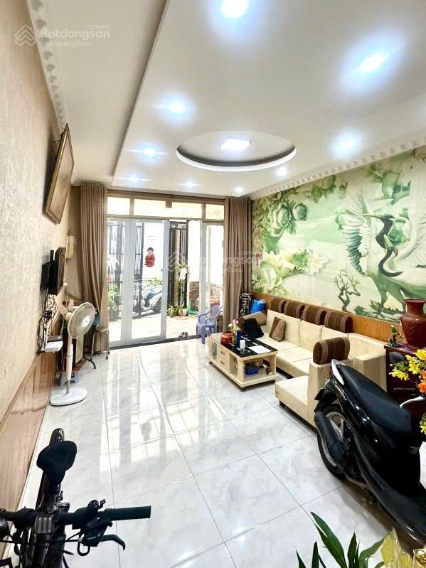 Gấp bán "11 tỷ giảm về 9.5 tỷ" (chỉ 105tr/m2)  bán nhanh nhà 3 tầng 90m2 (4m x 23m)  hẻm xe hơi