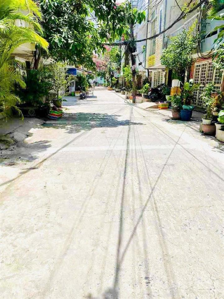 Gấp bán "13.9 tỷ giảm về 12.8 tỷ"  bán nhanh nhà 2 tầng 90m2  ngang hiếm 6,2m  ngay đh hutech