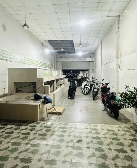 Gấp định cư giảm 2 tỷ! bán nhanh nhà mặt tiền kinh doanh giá hẻm chỉ 152tr/m2 ngay đh văn lang