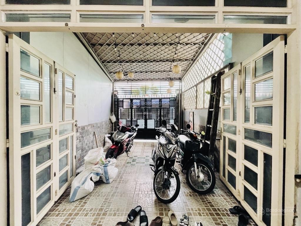 Cực hiếm bán nhà mặt tiền mà giá hẻm chỉ 122tr/m2  bán nhanh nhà 4 tầng 80m2  mặt tiền p. 5