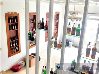 Hàng hiếm p.1 bán chdv 5 tầng "104m2"  dòng tiền 50tr/tháng  hẻm xe hơi gần cầu bông giáp q.1