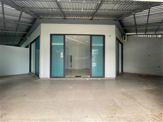 giáp q7  view công viên , góc 2 mặt tiền nhiều cửa sổ , phòng rất thoáng mát ...vv