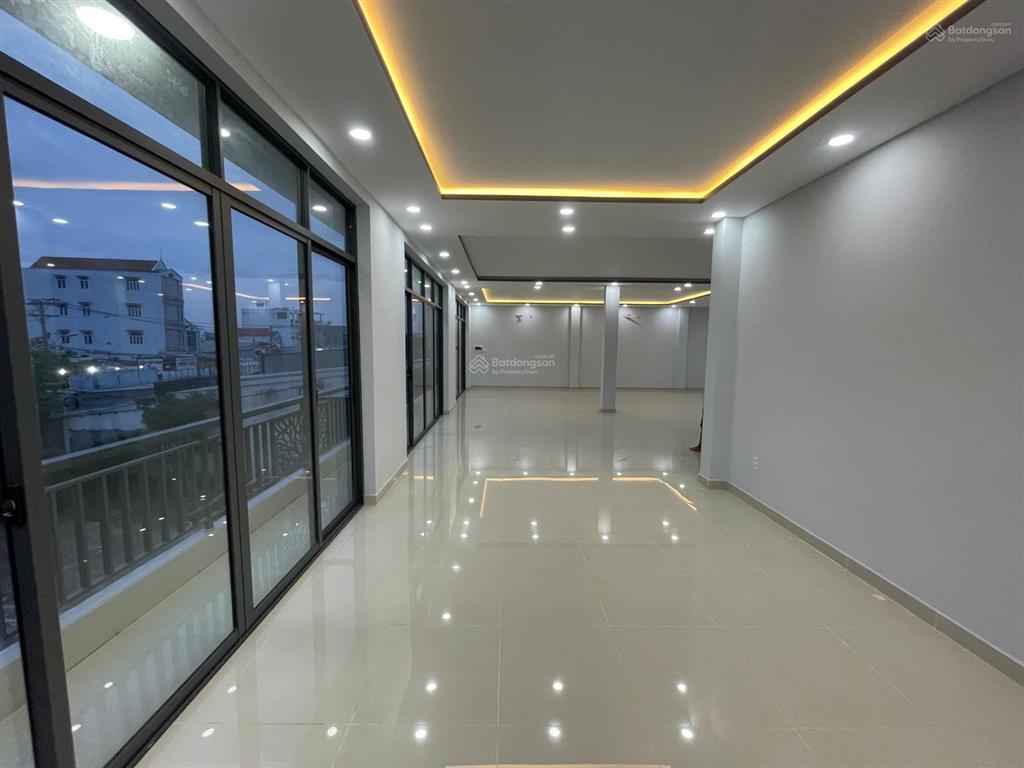 Cho thuê tòa nhà vp mặt tiền lê văn lương, xã phước kiển, nhà bègiá 75tr/tháng.