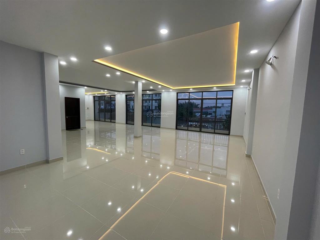 Cho thuê tòa nhà vp mặt tiền lê văn lương, xã phước kiển, nhà bègiá 75tr/tháng.