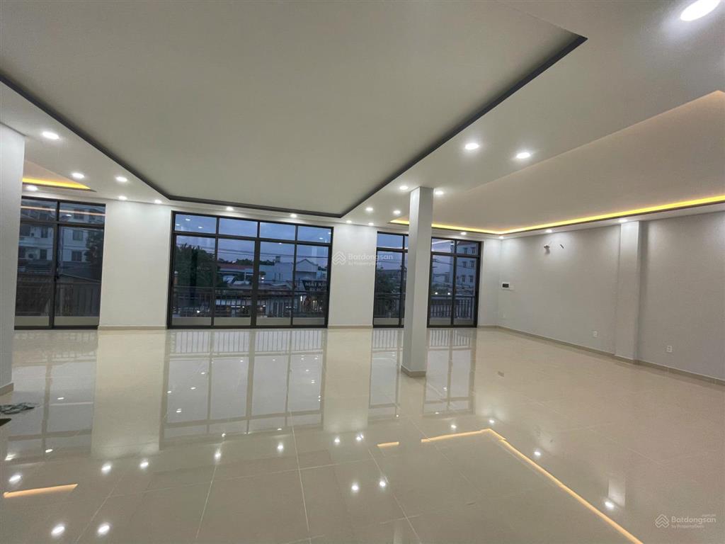 Cho thuê tòa nhà vp mặt tiền lê văn lương, xã phước kiển, nhà bègiá 75tr/tháng.