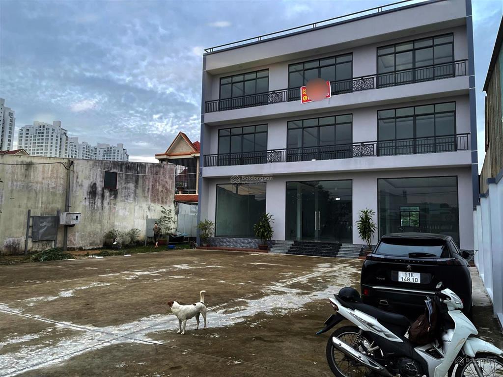 Cho thuê tòa nhà vp mặt tiền lê văn lương, xã phước kiển, nhà bègiá 75tr/tháng.