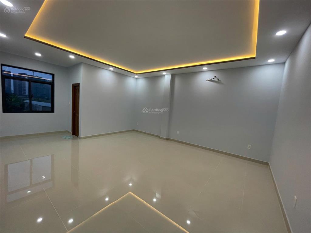 Cho thuê tòa nhà vp mặt tiền lê văn lương, xã phước kiển, nhà bègiá 75tr/tháng.