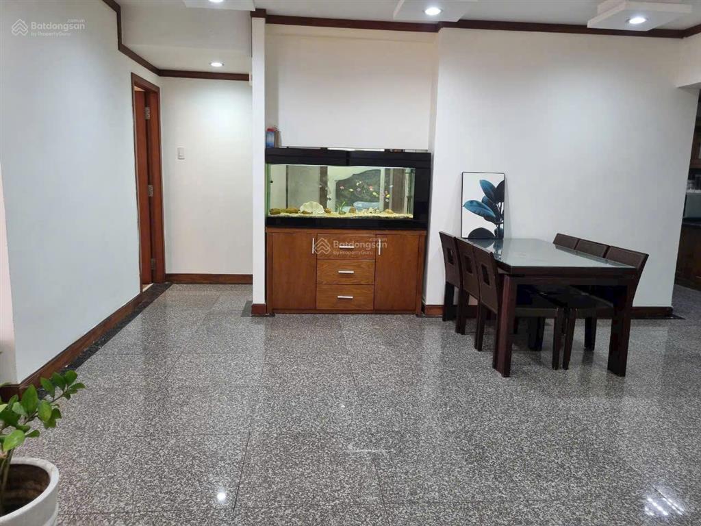 Cho thuê căn hộ 3 phòng ngủ 2wc  dt 121m2, nhà full nội thất  giá 12tr/ tháng