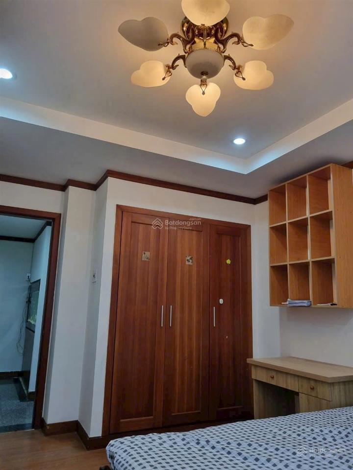 Cho thuê căn hộ 3 phòng ngủ 2wc  dt 121m2, nhà full nội thất  giá 12tr/ tháng