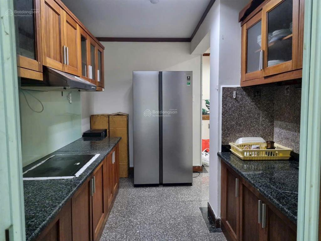 Cho thuê căn hộ 3 phòng ngủ 2wc  dt 121m2, nhà full nội thất  giá 12tr/ tháng