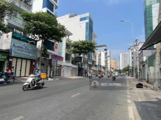 Dòng tiền  70tr/th có thang máy, hầm để xe, hẻm 8m  bùi hữu nghĩa, sát q1 5,5x 16m  giá 19,7 tỷ