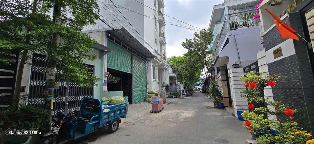 Kho vị trí đẹp. tên lửa bình tân. 8 x 25 . giá 16 tỷ tl . thu nhập 20 tr . xây gì cũng đẹp