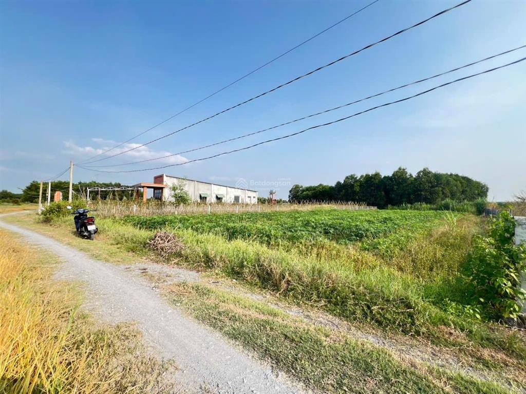 Đất đẹp 100% thổ cư , 20 x 55m giá 3 tỷ tl. thạnh đức gò dầu tây ninh .