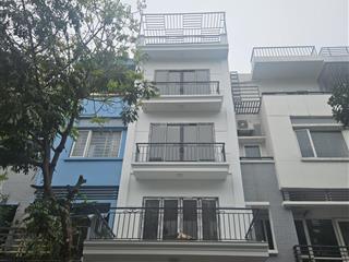 Chính chủ gửi bán liền kề văn phúkinh doanhđường 20mthang máyngay tháp đồng hồ,dt 90m5 tầng