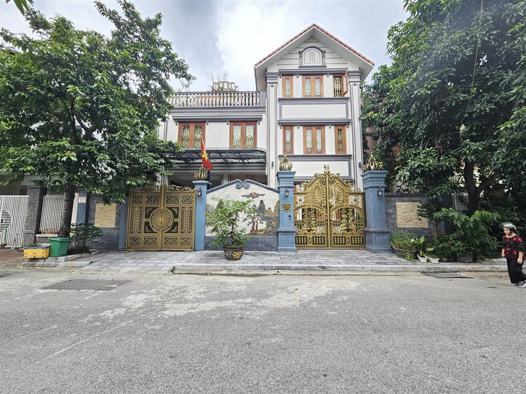 Giảm chào 2 tỷ, cần bán gấp biệt thự văn phú, thang máy, dt 220m2  mt 15m, nhỉnh 3x tỷ