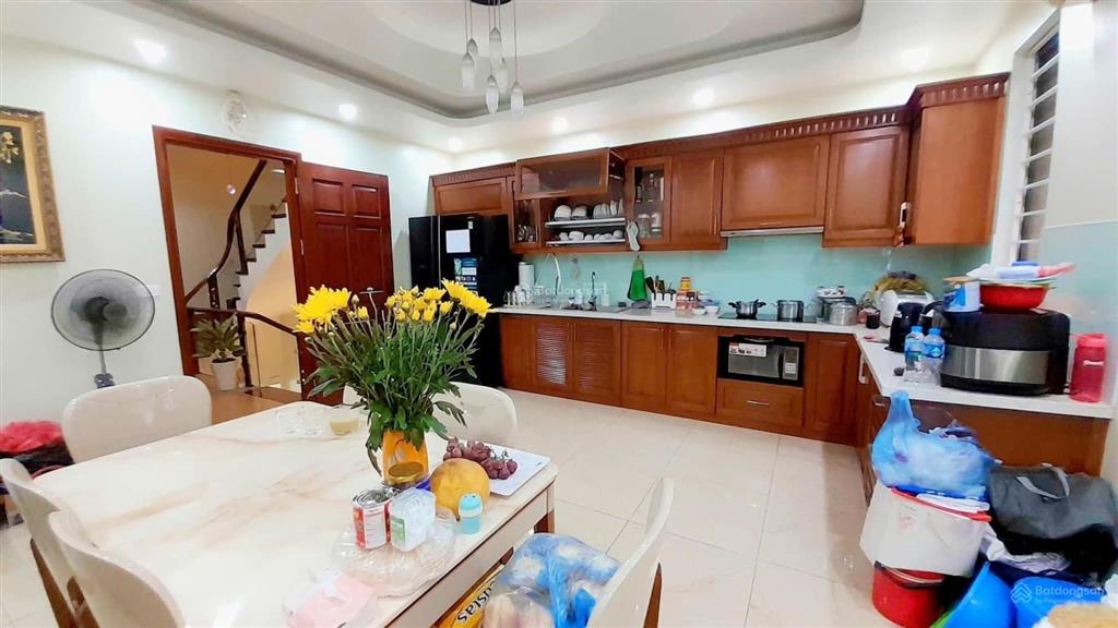 Chính chủ gửi bán liền kề kđt văn phú  trục kinh doanh, thang máy, dt 90m2  5t, hoàn thiện đẹp