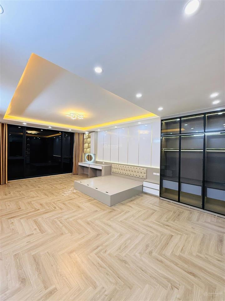 Chính chủ gửi bán nhà phân lô vạn phúc, dt 50m2  7t, thang máy, tặng full nội thất xịn, nhỉnh 21tỷ