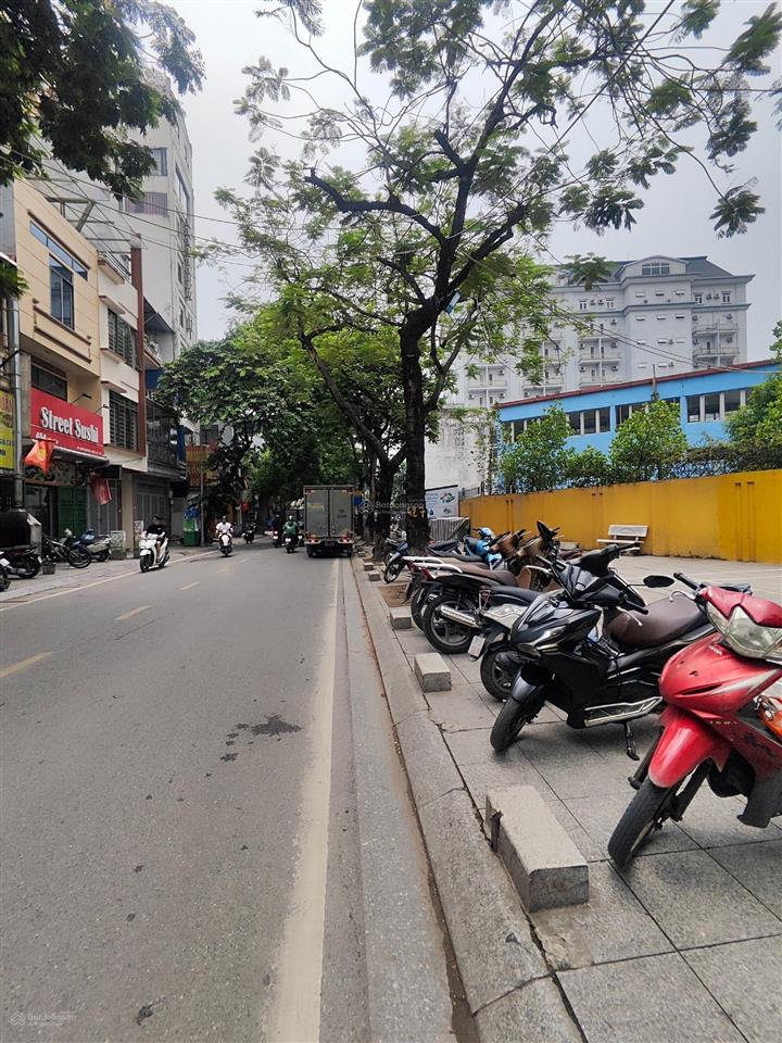 Nhà 4 tầng 1208m2 giá 400 tỷ tại mặt phố đội cấn