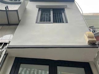 Nhà Nở hậu 3 tầng Đường 3m 8.5m2 – CMT8 Quận 3
