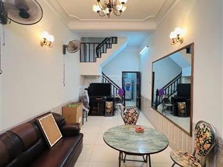 Mình cần cho thuê gấp nhà ngõ cc 1194 đường láng, 40m2 x 4t, 14 triệu, ô tô, nhà đẹp