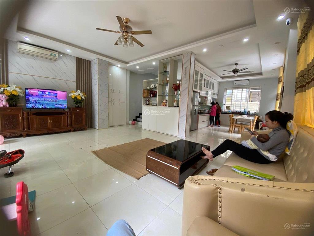 Biệt thự q3  nguyễn văn trỗi  4 tầng, 6x12  cho thuê 40tr/tháng