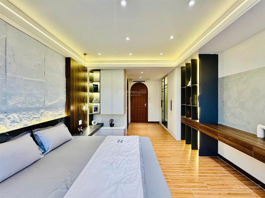 Hẻm 8m, sát q1  khu vip phan xích long  4 tầng, 5x15m  cho thuê 50tr/tháng