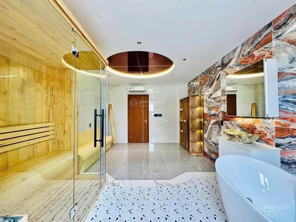 Hẻm 8m, sát q1  khu vip phan xích long  4 tầng, 5x15m  cho thuê 50tr/tháng