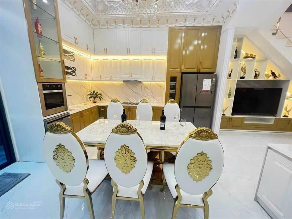 Hẻm 8m, sát q1  khu vip phan xích long  4 tầng, 5x15m  cho thuê 50tr/tháng