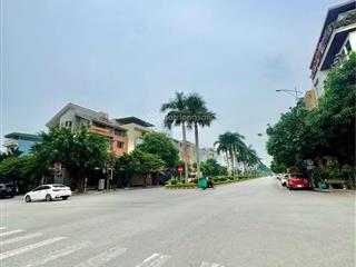 Nhà phố 3 tầng kinh doanh sầm uất mặt đường lạc long quânthanh hóa