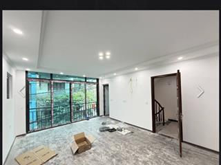 Cần bán nhà phố nguyễn xiển, thanh xuân, dt 40 m2, 6 tầng, thang máy, giá 11,2 tỷ.
