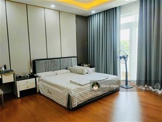 Biệt thự 1 hầm 4 tầng kdc thủ thiêm villa|8x20m|pháp lý chuẩn| nội thất cao cấp| khu vip dân trí