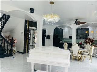 Bán căn biệt thự góc 2 mặt tiền, dt 326m2 xây 4 tầng thang máy, full nội thất khu bt sao đỏ