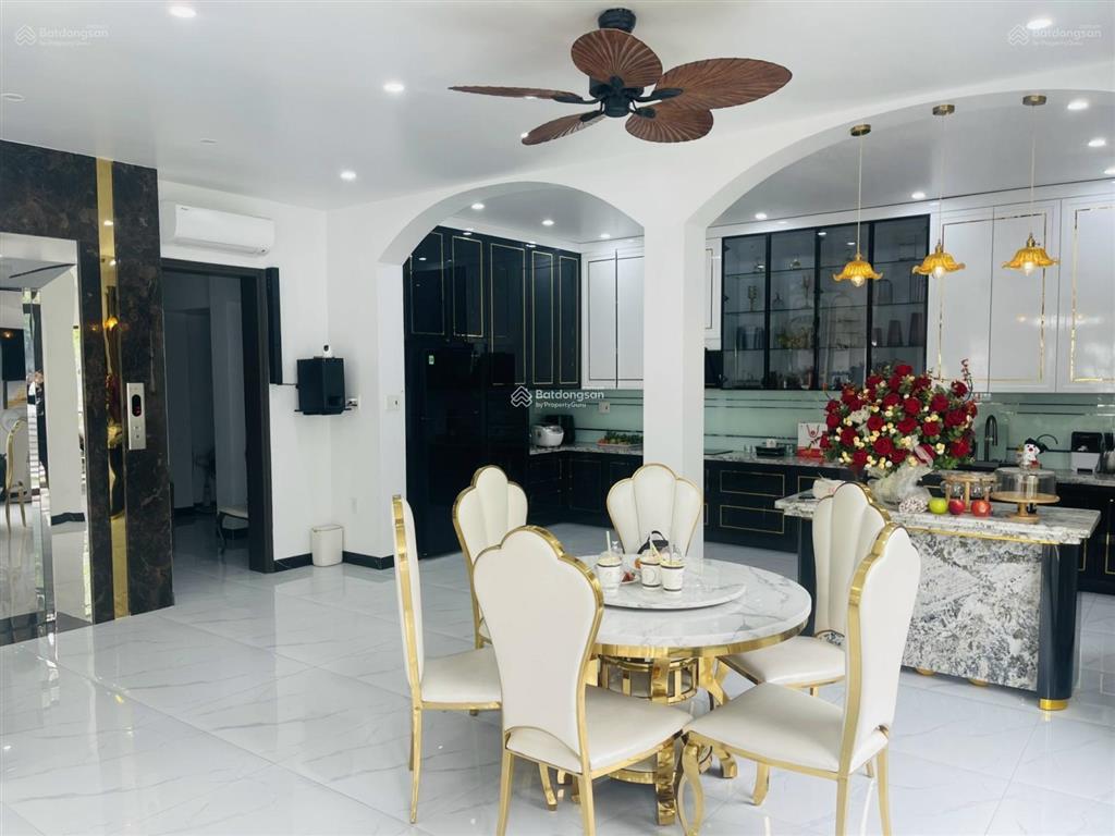 Bán căn biệt thự góc 2 mặt tiền, dt 326m2 xây 4 tầng thang máy, full nội thất khu bt sao đỏ