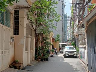 B.án nhà vương thừa vũ, lô góc, ô tô ngủ trong nhà