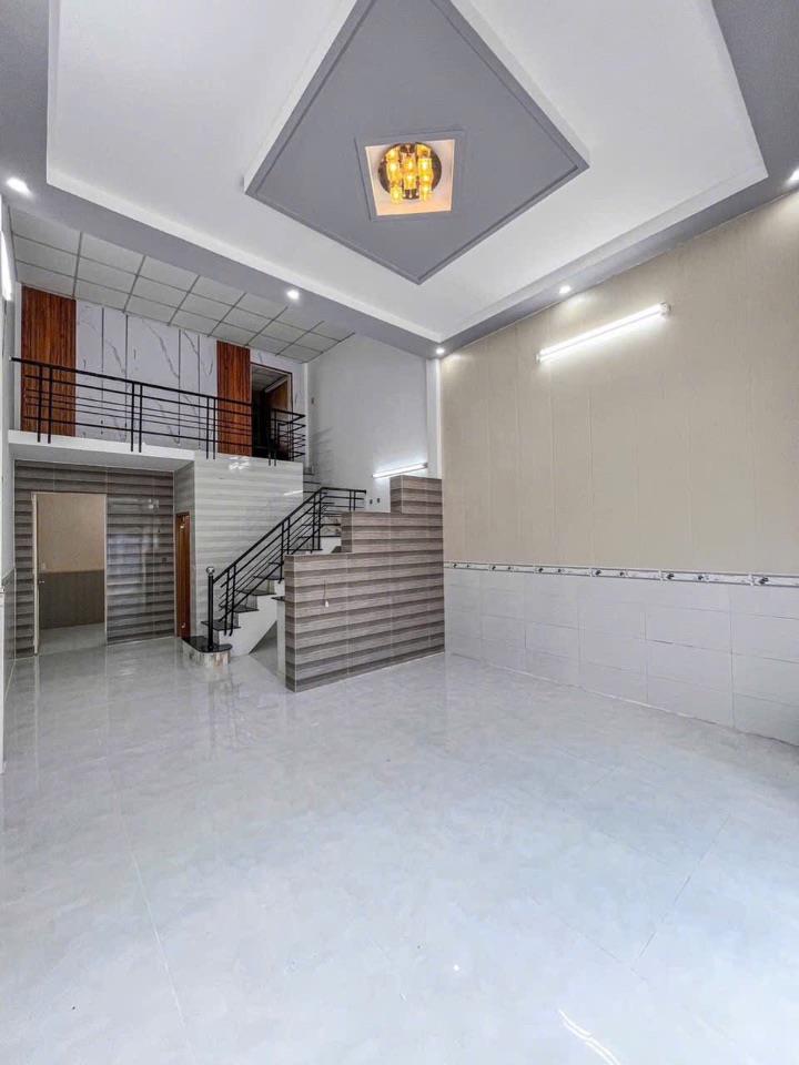 BÁN NHÀ 1TRỆT 1LỮNG, mới đẹp, mua vào ở ngay. TRỤC CHÍNH Hẻm Xe hơi tới nhà