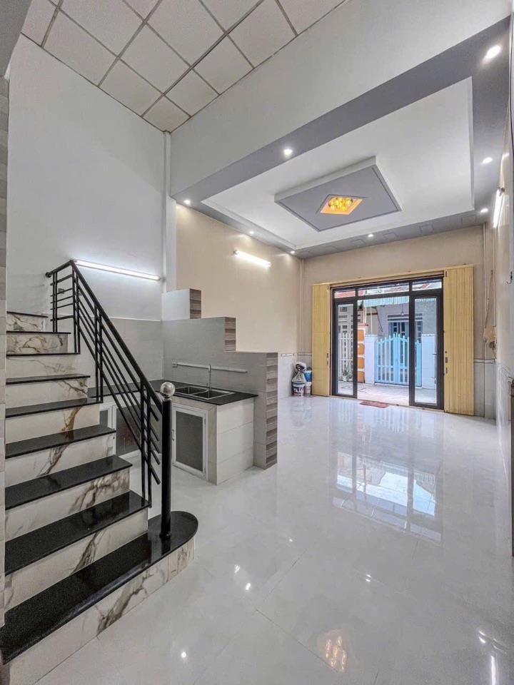 BÁN NHÀ 1TRỆT 1LỮNG, mới đẹp, mua vào ở ngay. TRỤC CHÍNH Hẻm Xe hơi tới nhà