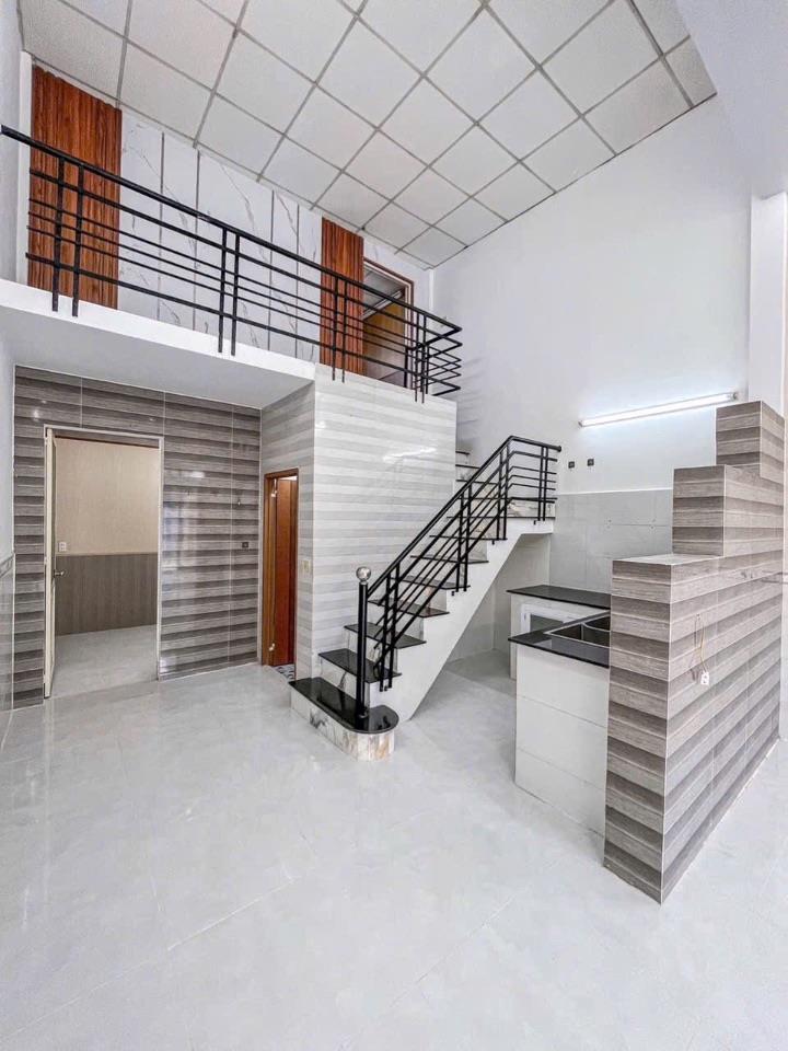 BÁN NHÀ 1TRỆT 1LỮNG, mới đẹp, mua vào ở ngay. TRỤC CHÍNH Hẻm Xe hơi tới nhà