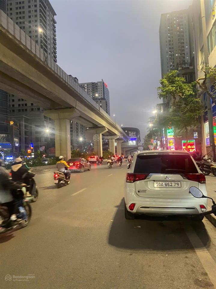 Bán văn phòng 132m2, 197 trần phú, 3 phòng, 2 wc, lô góc, tặng lại toàn bộ nội thất văn phòng