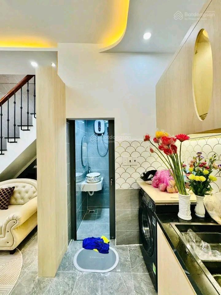 Kẹt tiền bán gấp nhà trần xuân soạn, quận 7. giá 2,9 tỷ, dt 56m2, như 0766 372 ***, sang tên ngay